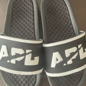 APL women’s slides size 6